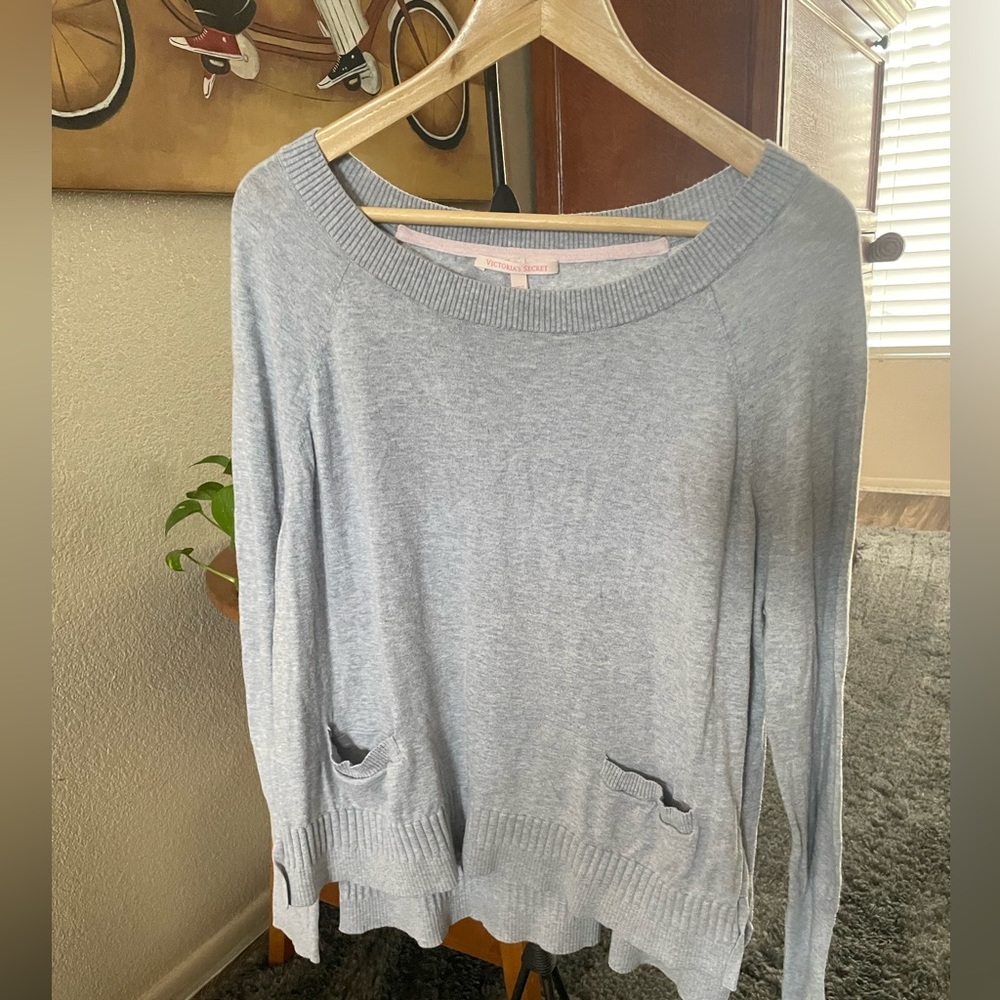 Victoria’s Secret, pullover sweater, long sleeve with pockets, grey,crew neck, M